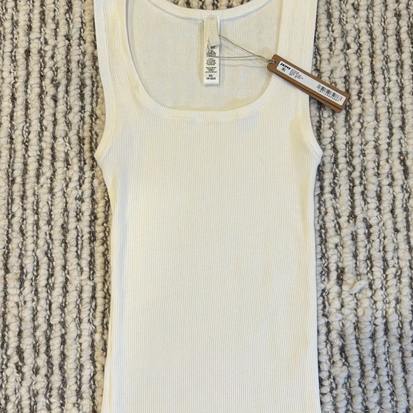 SKIMS Cream Ribbed Bandeau - Picture 4 of 5